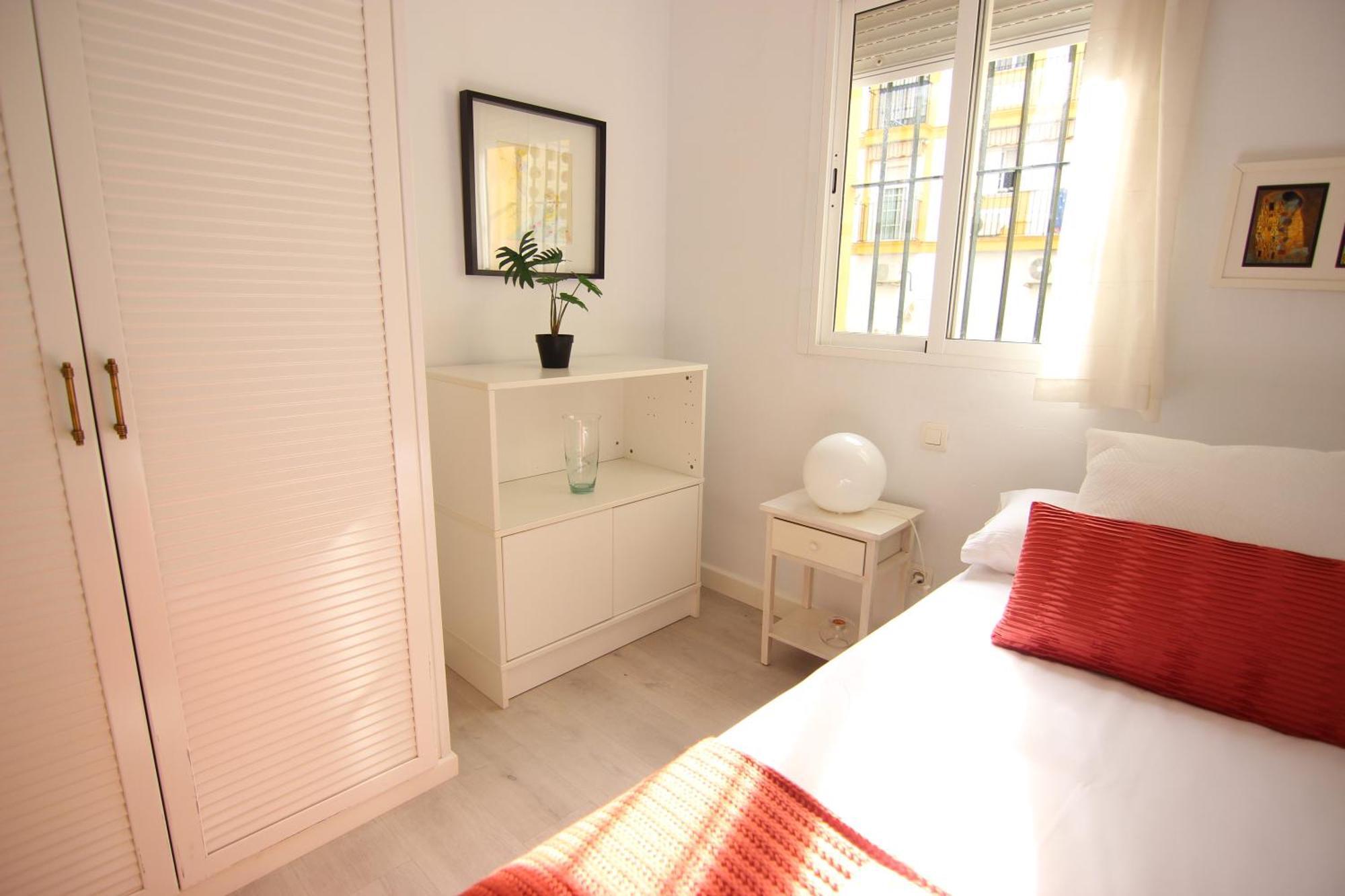 Rentalsevilla Espacioso Apartamento En La Alameda De Hercules Con Parking エクステリア 写真