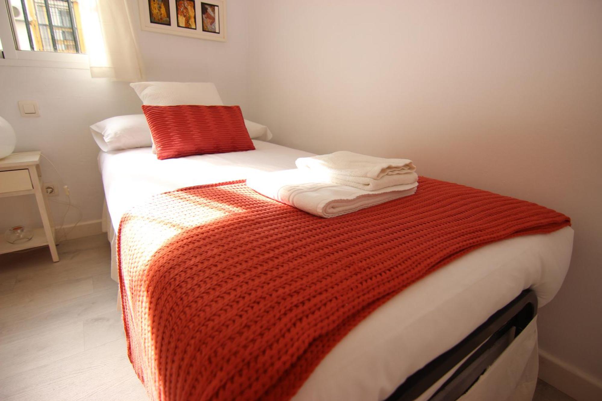 Rentalsevilla Espacioso Apartamento En La Alameda De Hercules Con Parking エクステリア 写真
